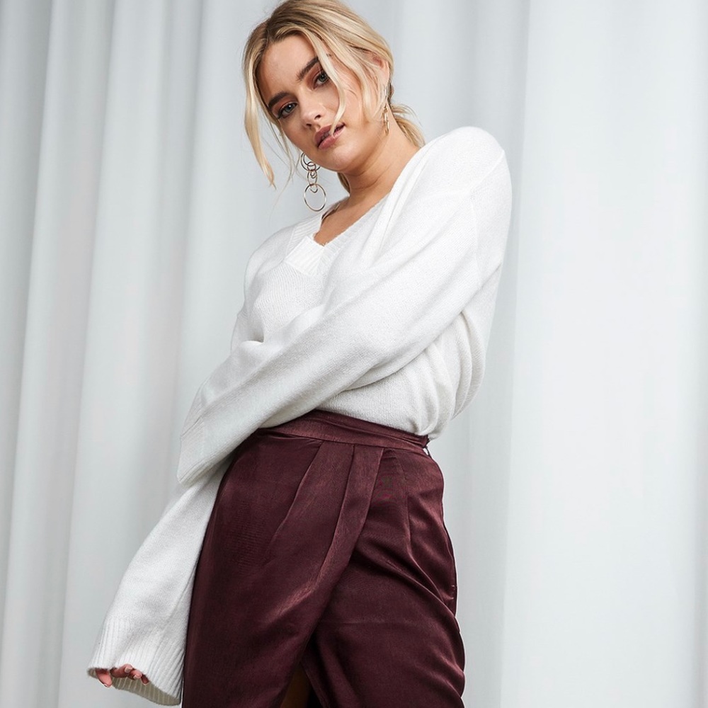 XLE the label Erin Sweater NWT